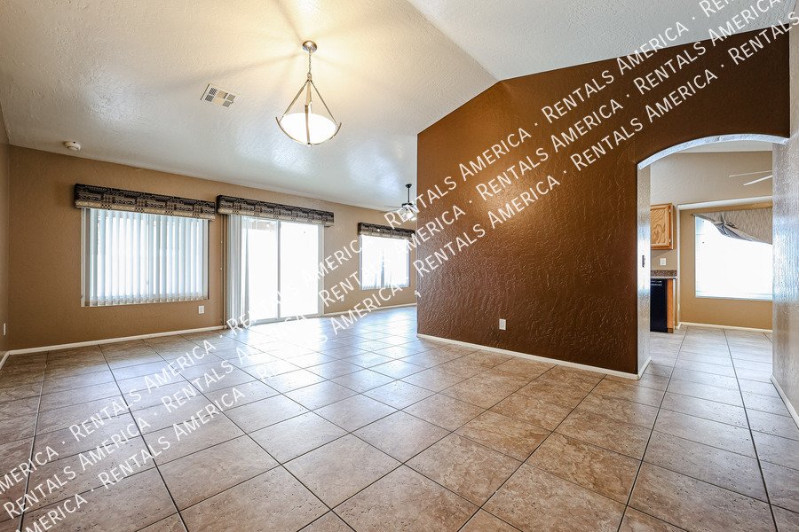 Stunning 5 bed, 3 bath in sought after Chandler neighborhood property image