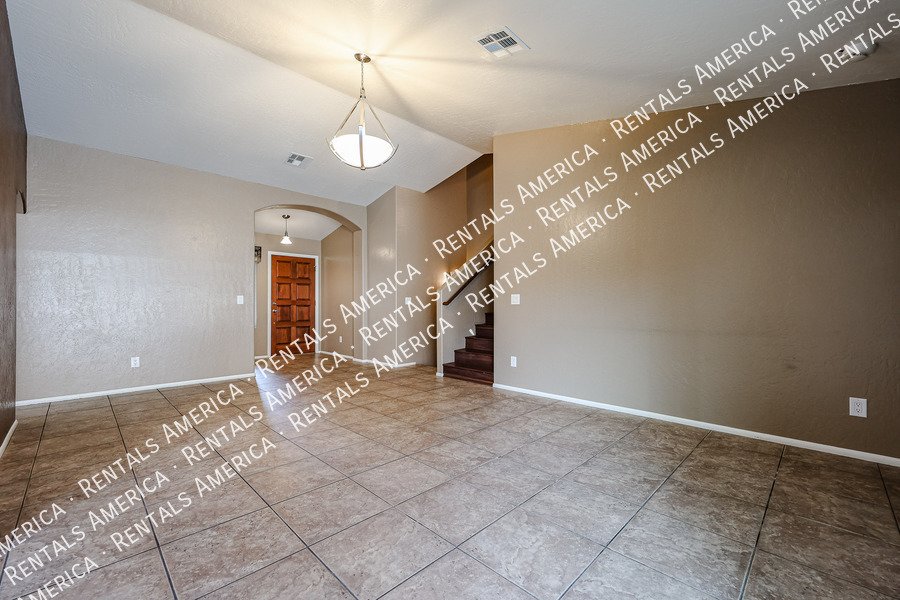 Stunning 5 bed, 3 bath in sought after Chandler neighborhood property image