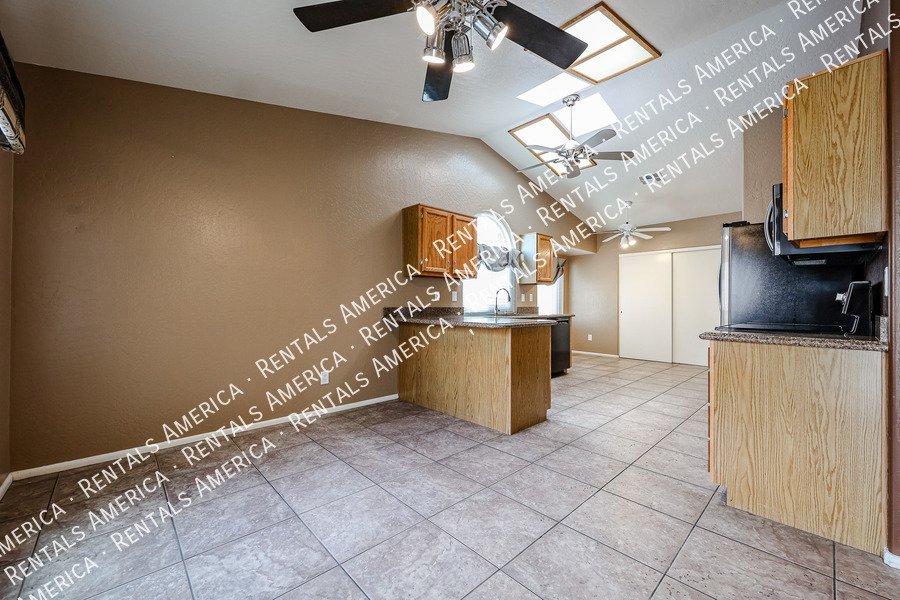 Stunning 5 bed, 3 bath in sought after Chandler neighborhood property image
