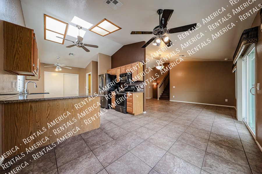 Stunning 5 bed, 3 bath in sought after Chandler neighborhood property image