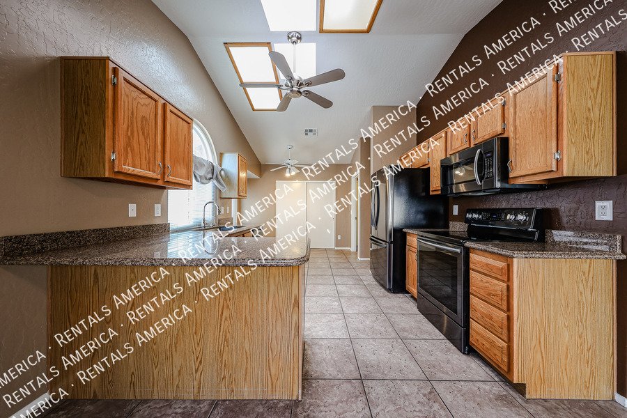 Stunning 5 bed, 3 bath in sought after Chandler neighborhood property image