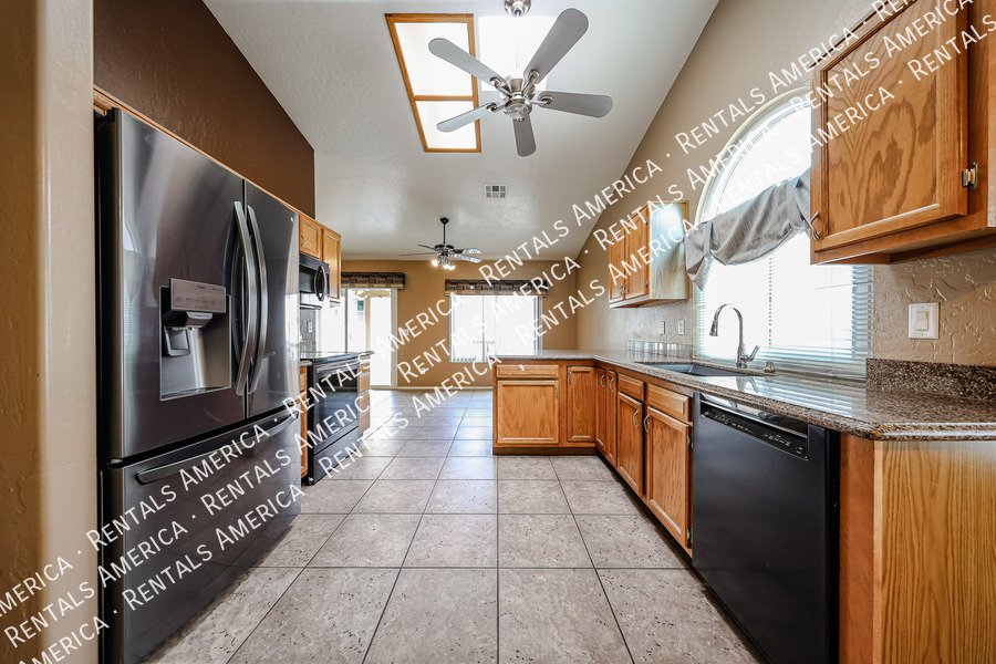 Stunning 5 bed, 3 bath in sought after Chandler neighborhood property image