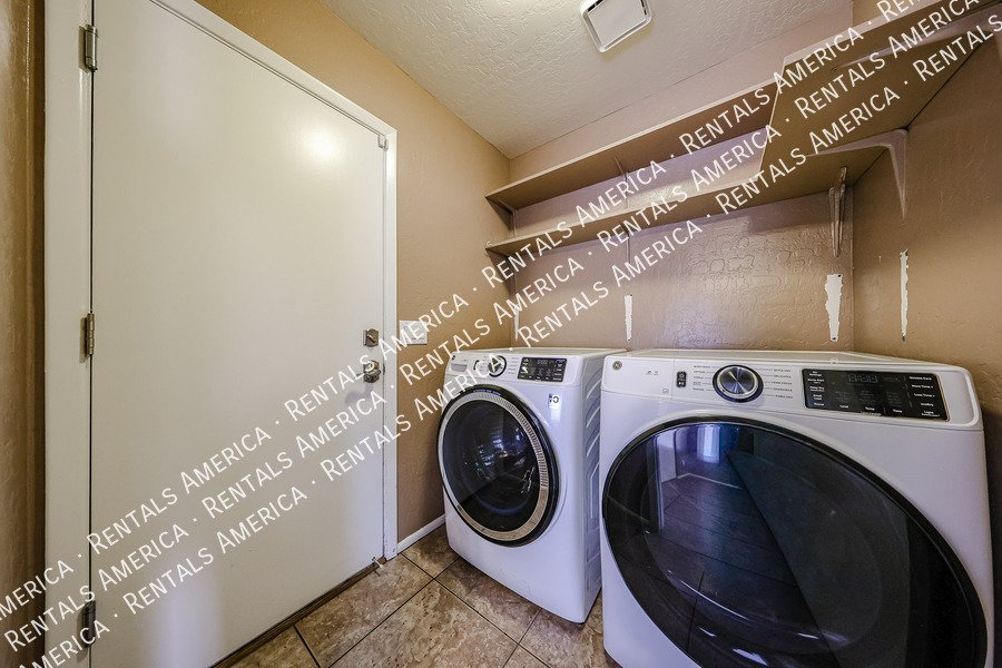 Stunning 5 bed, 3 bath in sought after Chandler neighborhood property image