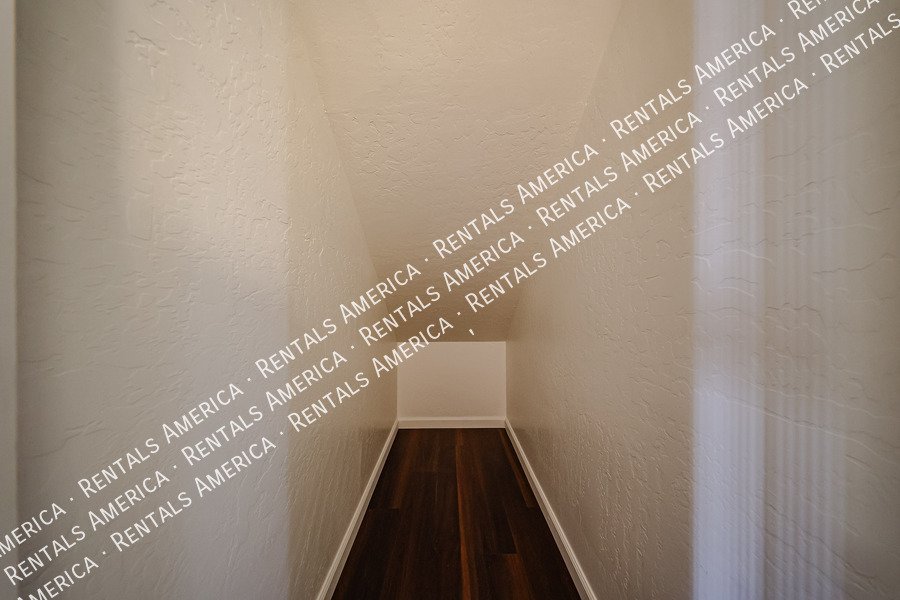 Stunning 5 bed, 3 bath in sought after Chandler neighborhood property image