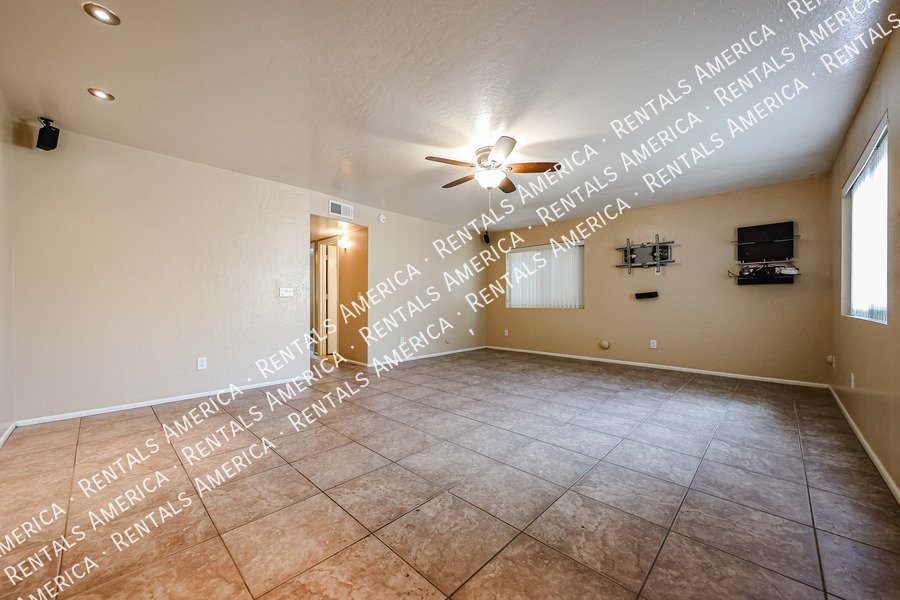 Stunning 5 bed, 3 bath in sought after Chandler neighborhood property image