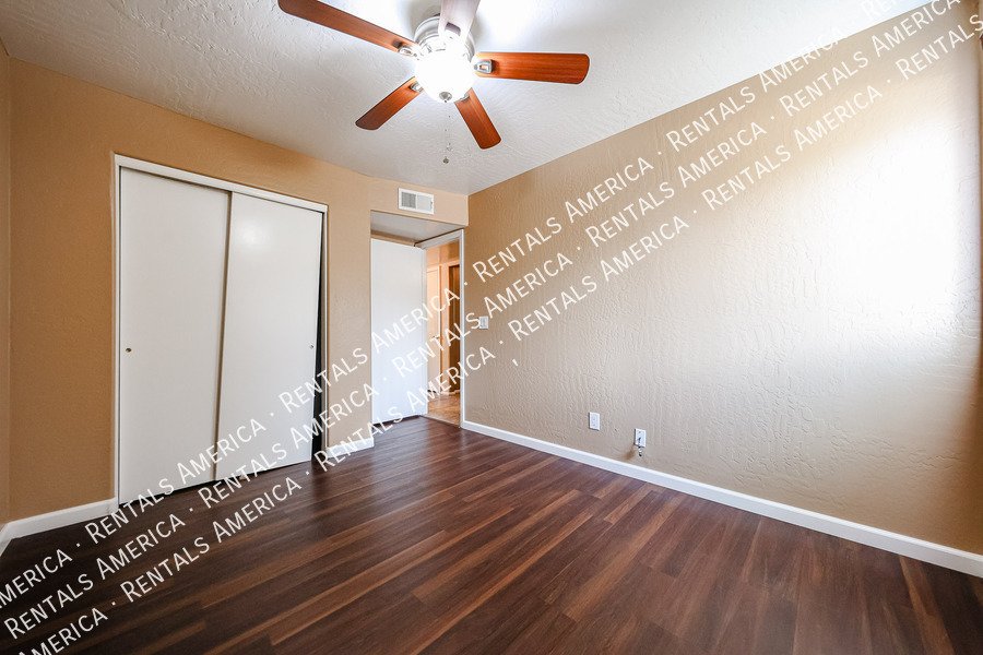 Stunning 5 bed, 3 bath in sought after Chandler neighborhood property image