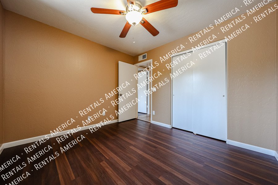 Stunning 5 bed, 3 bath in sought after Chandler neighborhood property image