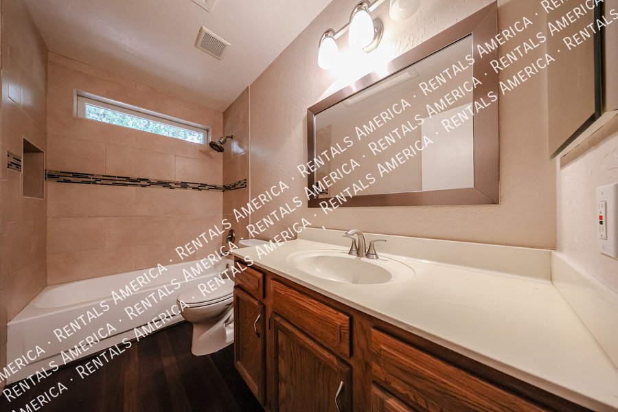 Stunning 5 bed, 3 bath in sought after Chandler neighborhood property image