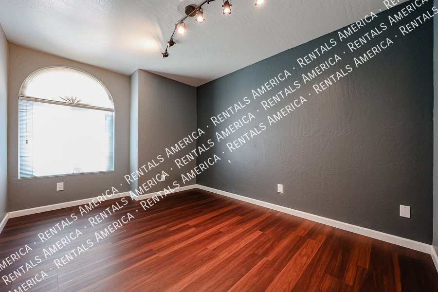 Stunning 5 bed, 3 bath in sought after Chandler neighborhood property image