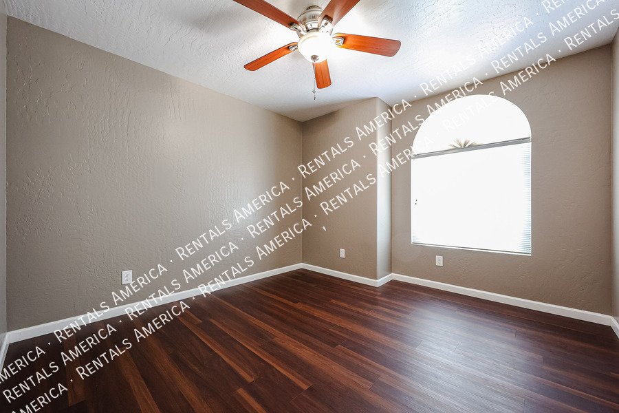 Stunning 5 bed, 3 bath in sought after Chandler neighborhood property image