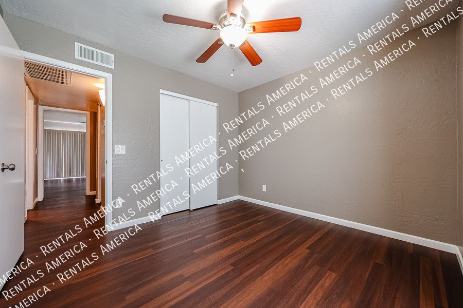 Stunning 5 bed, 3 bath in sought after Chandler neighborhood property image