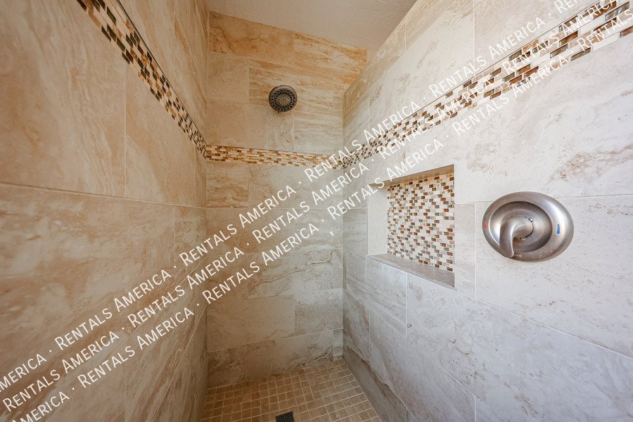 Stunning 5 bed, 3 bath in sought after Chandler neighborhood property image