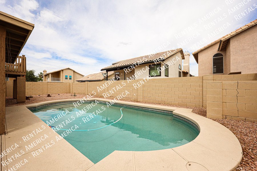 Stunning 5 bed, 3 bath in sought after Chandler neighborhood property image