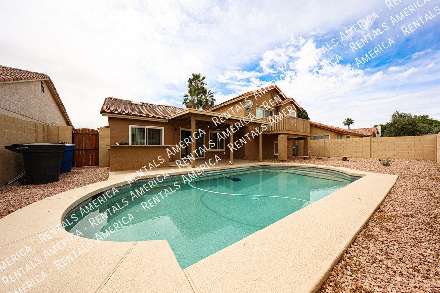 Stunning 5 bed, 3 bath in sought after Chandler neighborhood property image