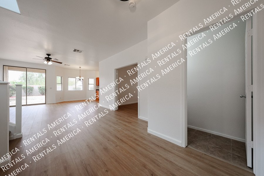 Spacious 5BD 4BA Gem in Wayne Ranch San Tan Valley! property image