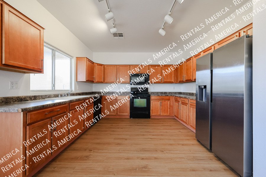 Spacious 5BD 4BA Gem in Wayne Ranch San Tan Valley! property image