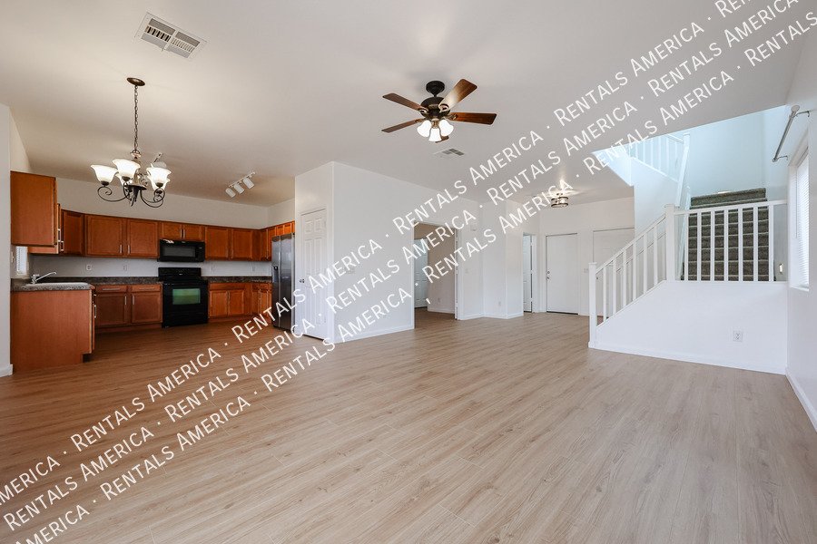 Spacious 5BD 4BA Gem in Wayne Ranch San Tan Valley! property image