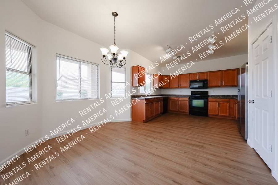 Spacious 5BD 4BA Gem in Wayne Ranch San Tan Valley! property image