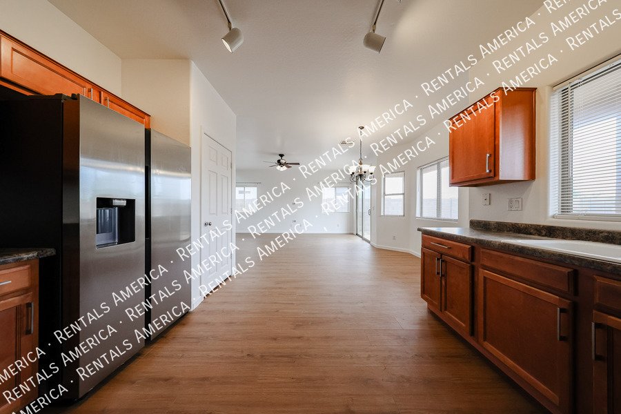 Spacious 5BD 4BA Gem in Wayne Ranch San Tan Valley! property image