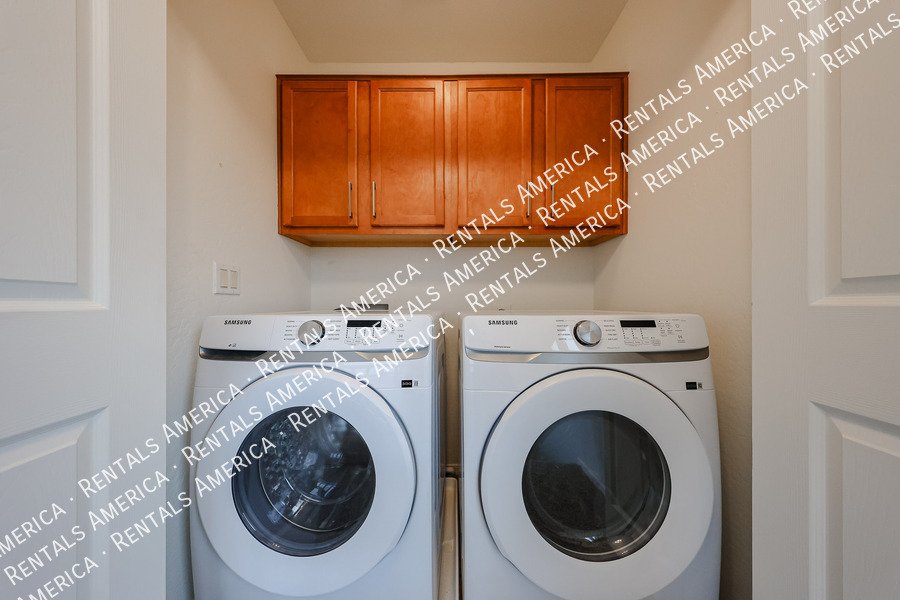 Spacious 5BD 4BA Gem in Wayne Ranch San Tan Valley! property image