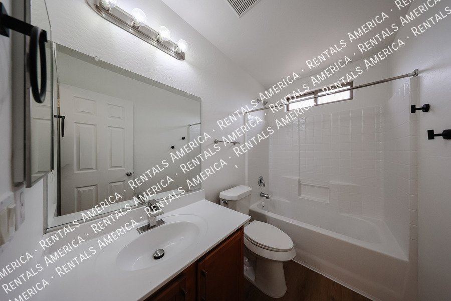 Spacious 5BD 4BA Gem in Wayne Ranch San Tan Valley! property image