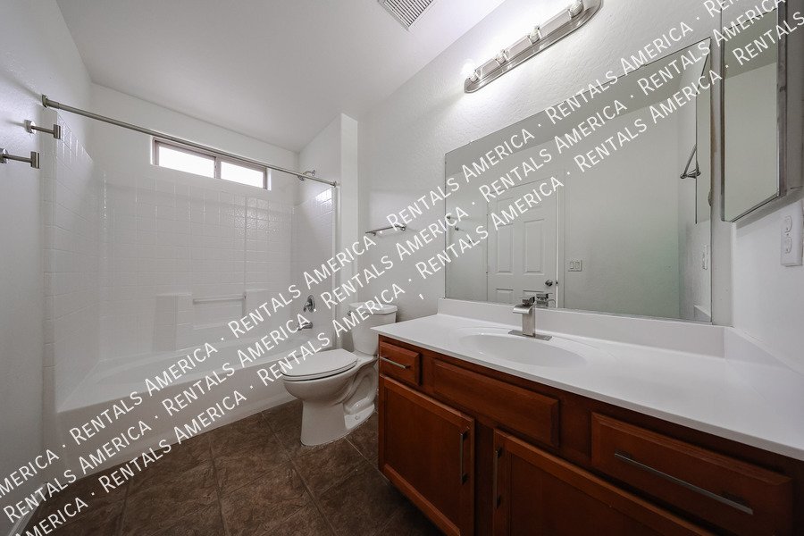 Spacious 5BD 4BA Gem in Wayne Ranch San Tan Valley! property image