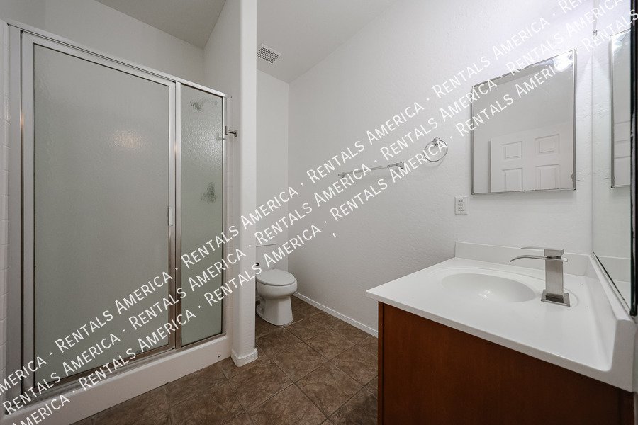 Spacious 5BD 4BA Gem in Wayne Ranch San Tan Valley! property image