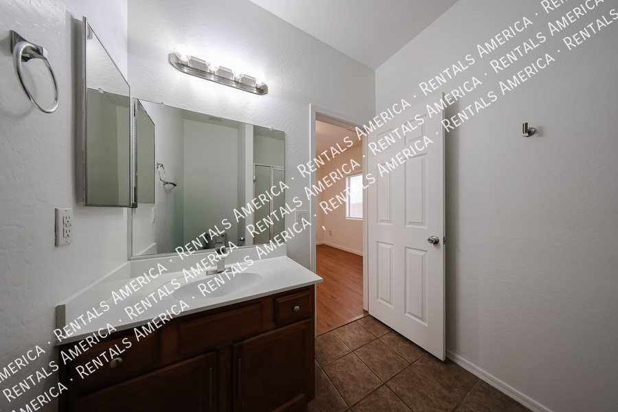 Spacious 5BD 4BA Gem in Wayne Ranch San Tan Valley! property image