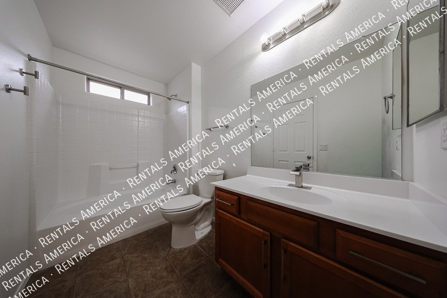 Spacious 5BD 4BA Gem in Wayne Ranch San Tan Valley! property image