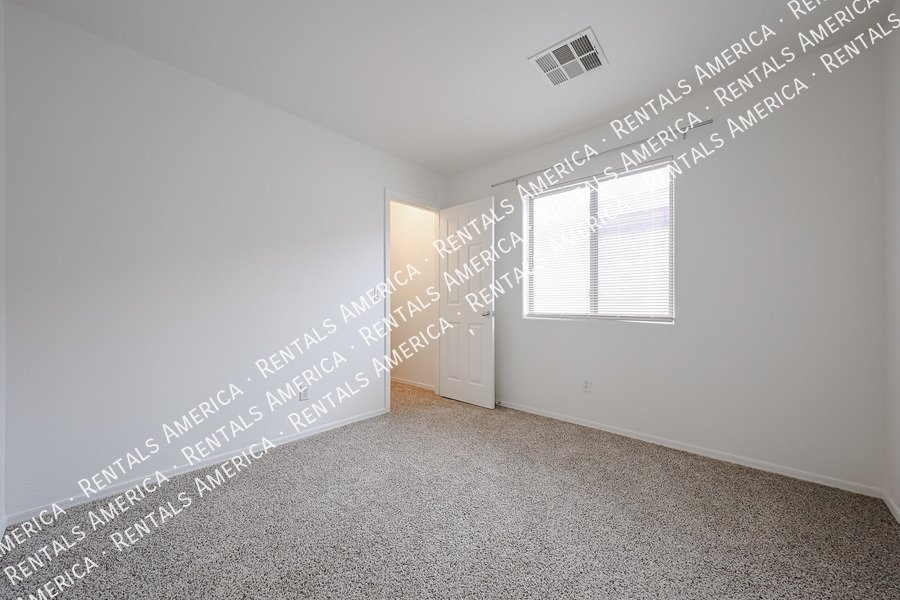 Spacious 5BD 4BA Gem in Wayne Ranch San Tan Valley! property image