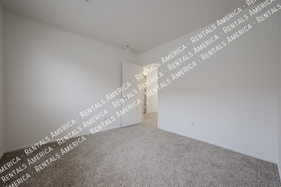 Spacious 5BD 4BA Gem in Wayne Ranch San Tan Valley! property image