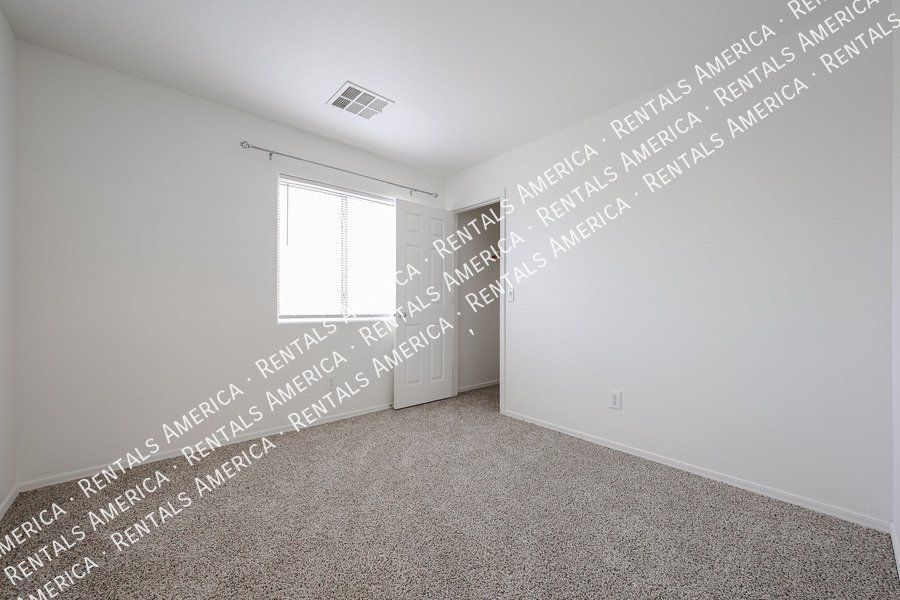 Spacious 5BD 4BA Gem in Wayne Ranch San Tan Valley! property image