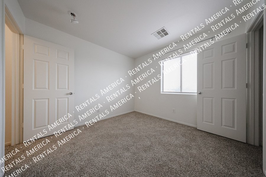 Spacious 5BD 4BA Gem in Wayne Ranch San Tan Valley! property image