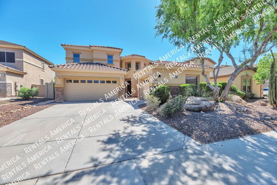 Beautiful home with pool and mountain views property image