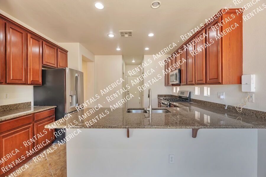 Beautiful home with pool and mountain views property image