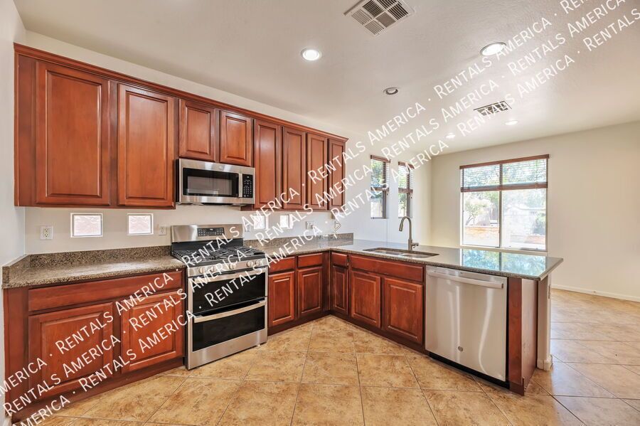 Beautiful home with pool and mountain views property image