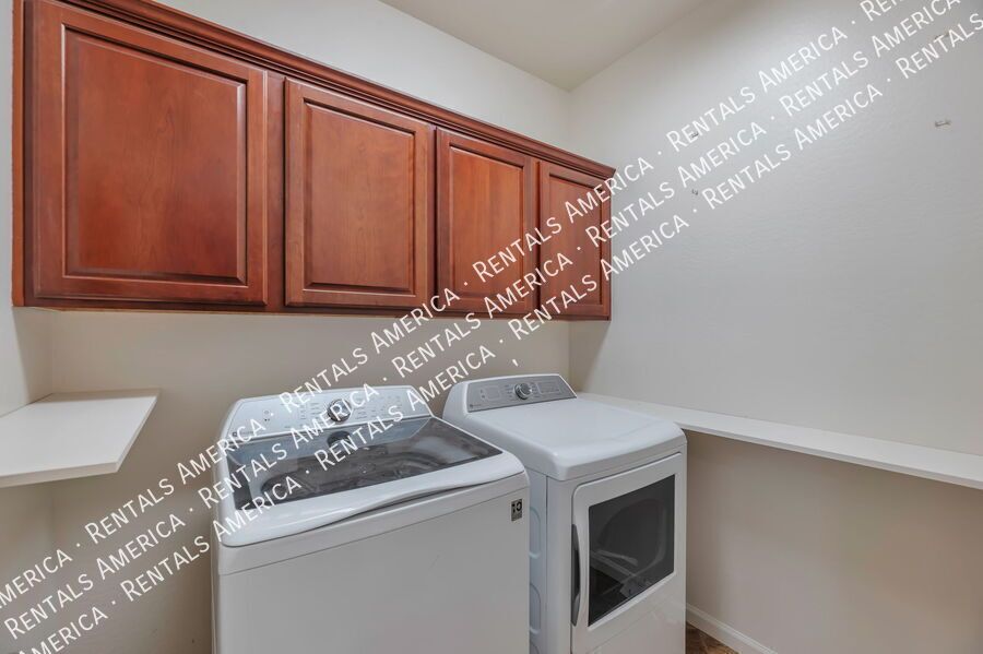 Beautiful home with pool and mountain views property image