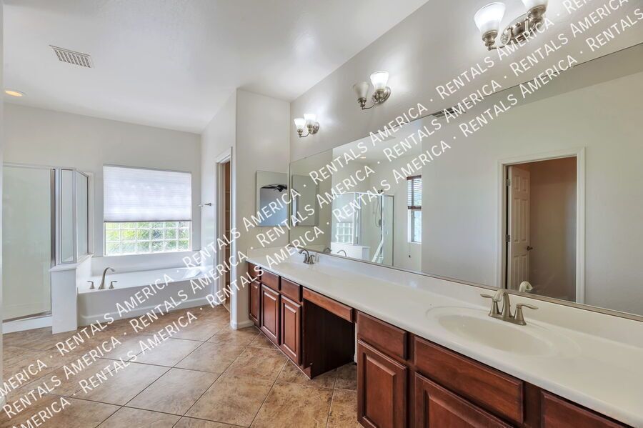 Beautiful home with pool and mountain views property image