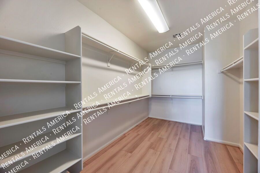 Beautiful home with pool and mountain views property image