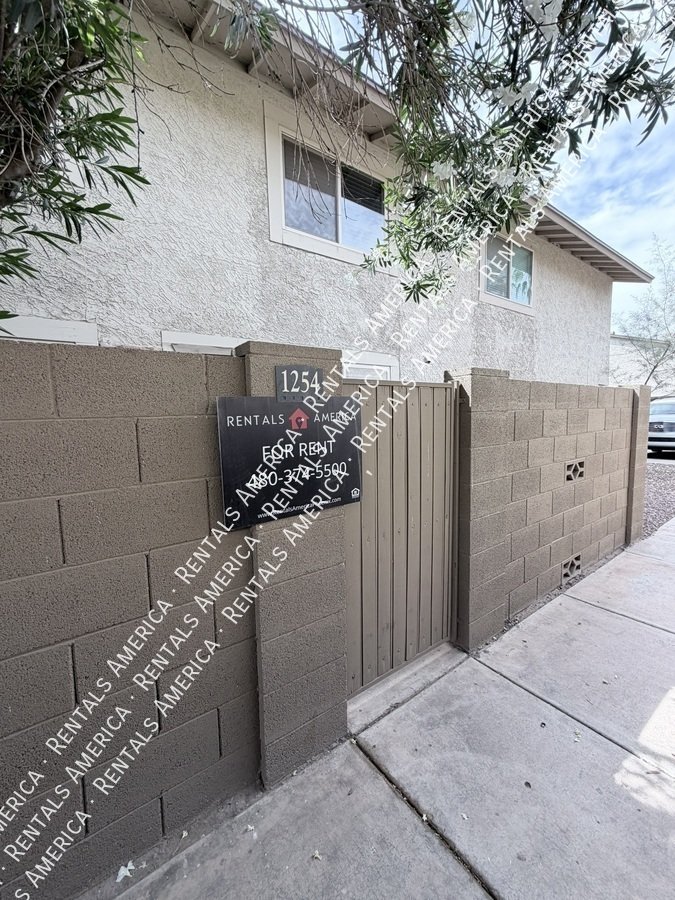 Condo w/ 1Car garage 2 bed 1 1/2 Bath, Community Pool property image