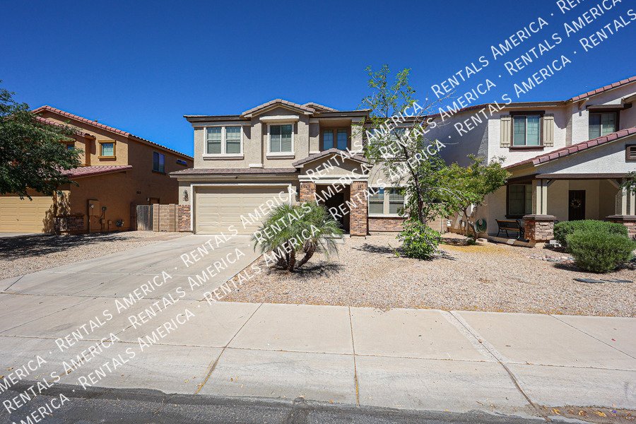 Spacious 4 bed 3 bath With Move In Special property image