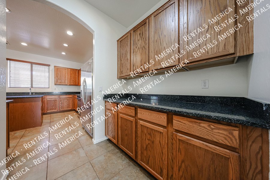 Spacious 4 bed 3 bath With Move In Special property image