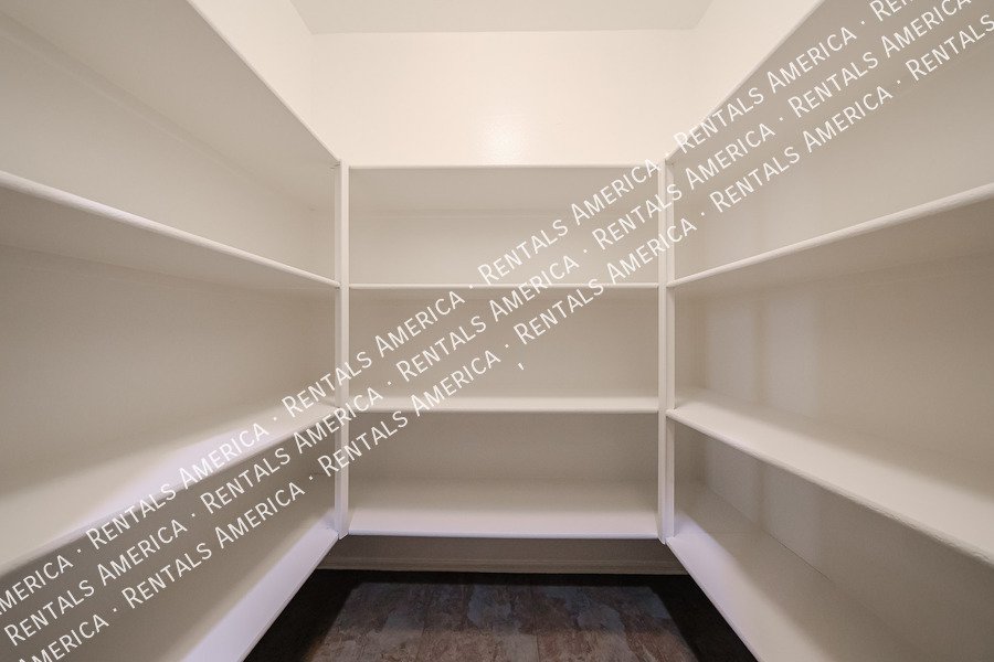 Spacious 4 bed 3 bath With Move In Special property image