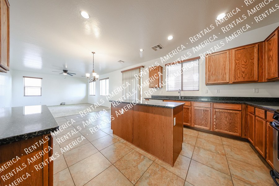 Spacious 4 bed 3 bath With Move In Special property image