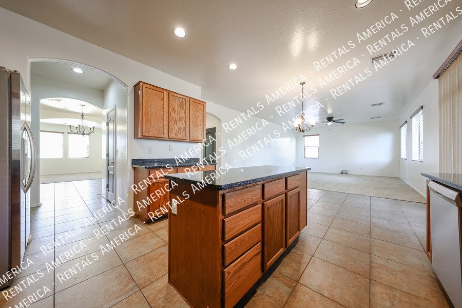 Spacious 4 bed 3 bath With Move In Special property image