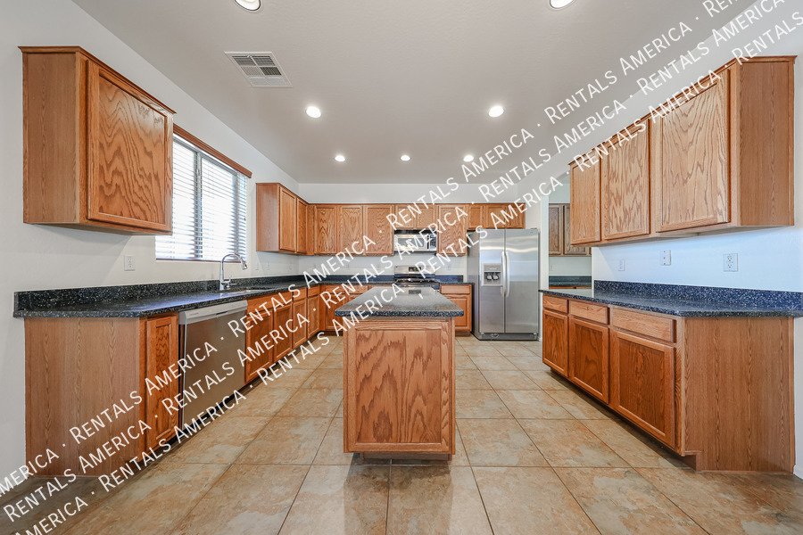 Spacious 4 bed 3 bath With Move In Special property image