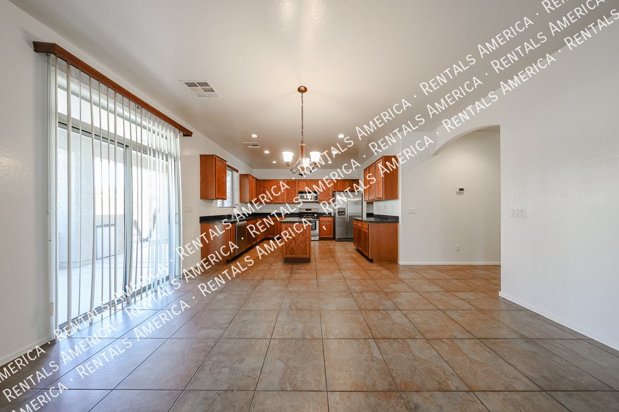 Spacious 4 bed 3 bath With Move In Special property image