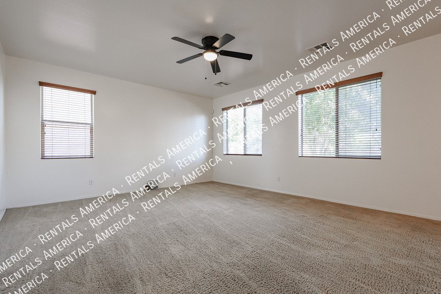 Spacious 4 bed 3 bath With Move In Special property image