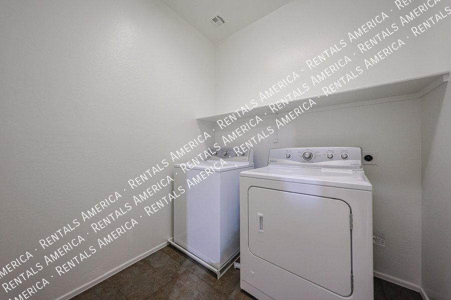 Spacious 4 bed 3 bath With Move In Special property image