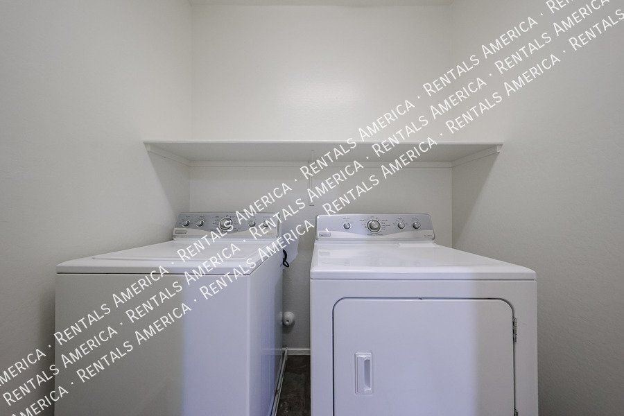 Spacious 4 bed 3 bath With Move In Special property image